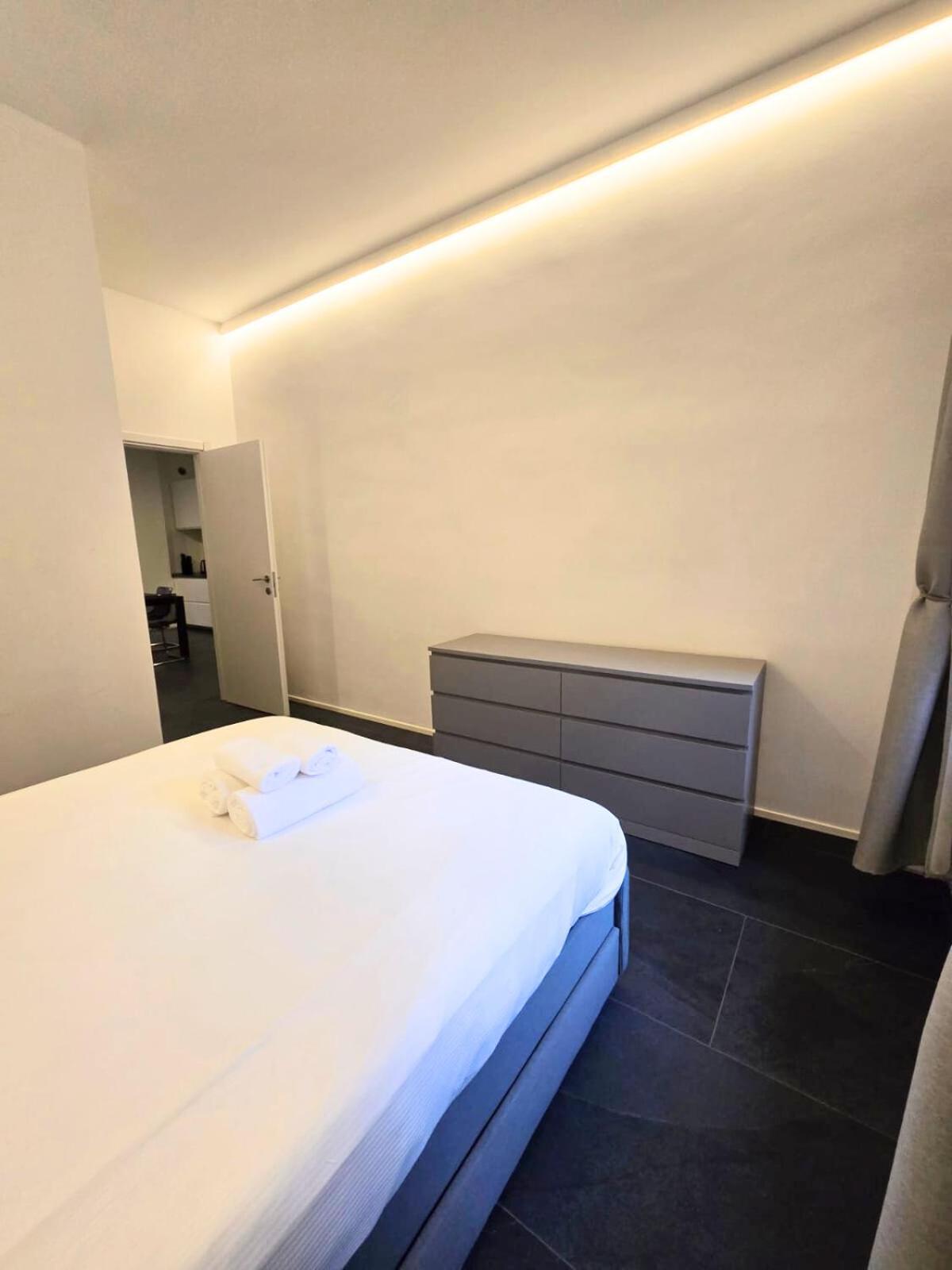 Hbhall Solari 28 Milan